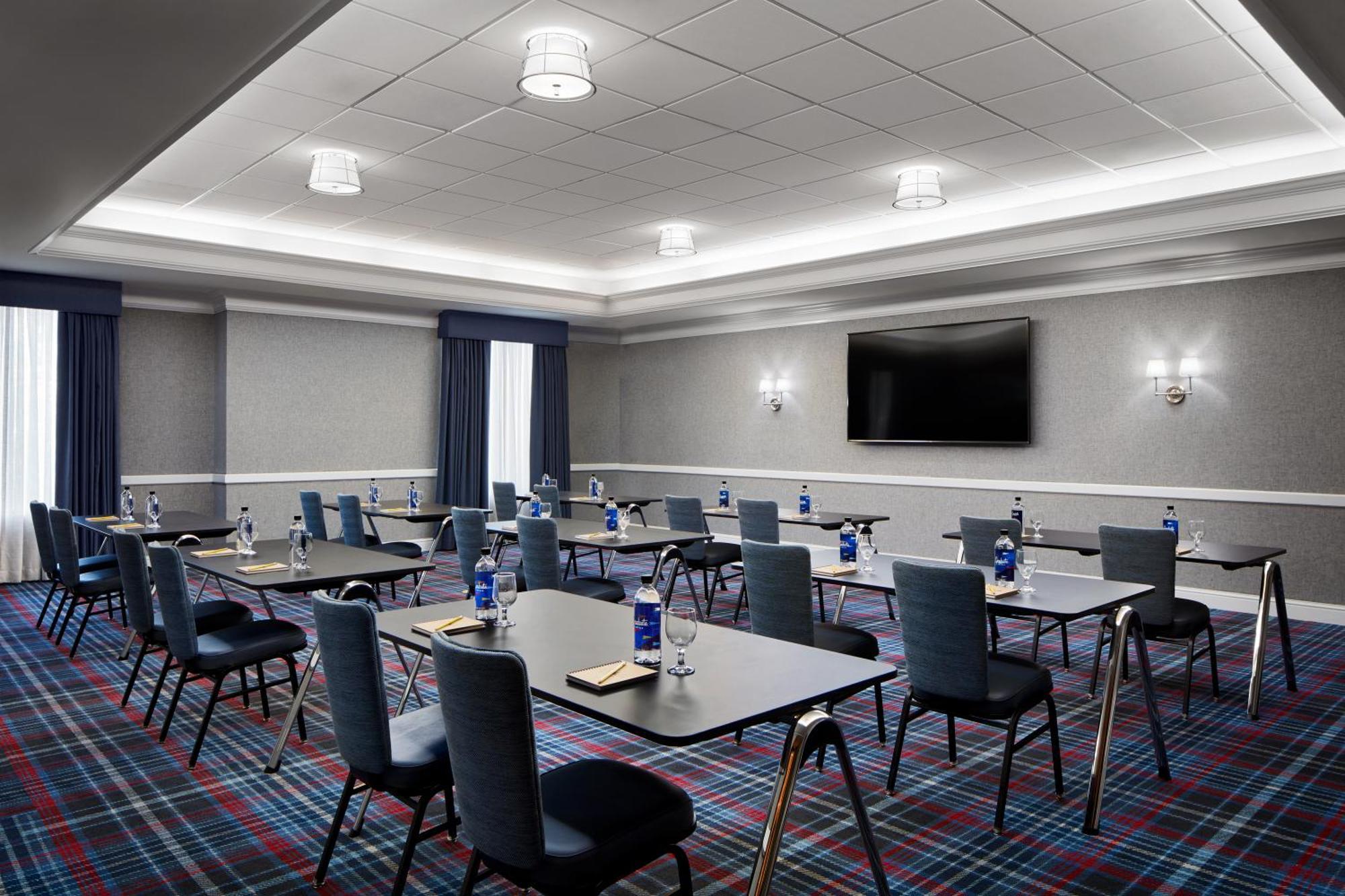 Graduate By Hilton Storrs Hotel Exterior photo