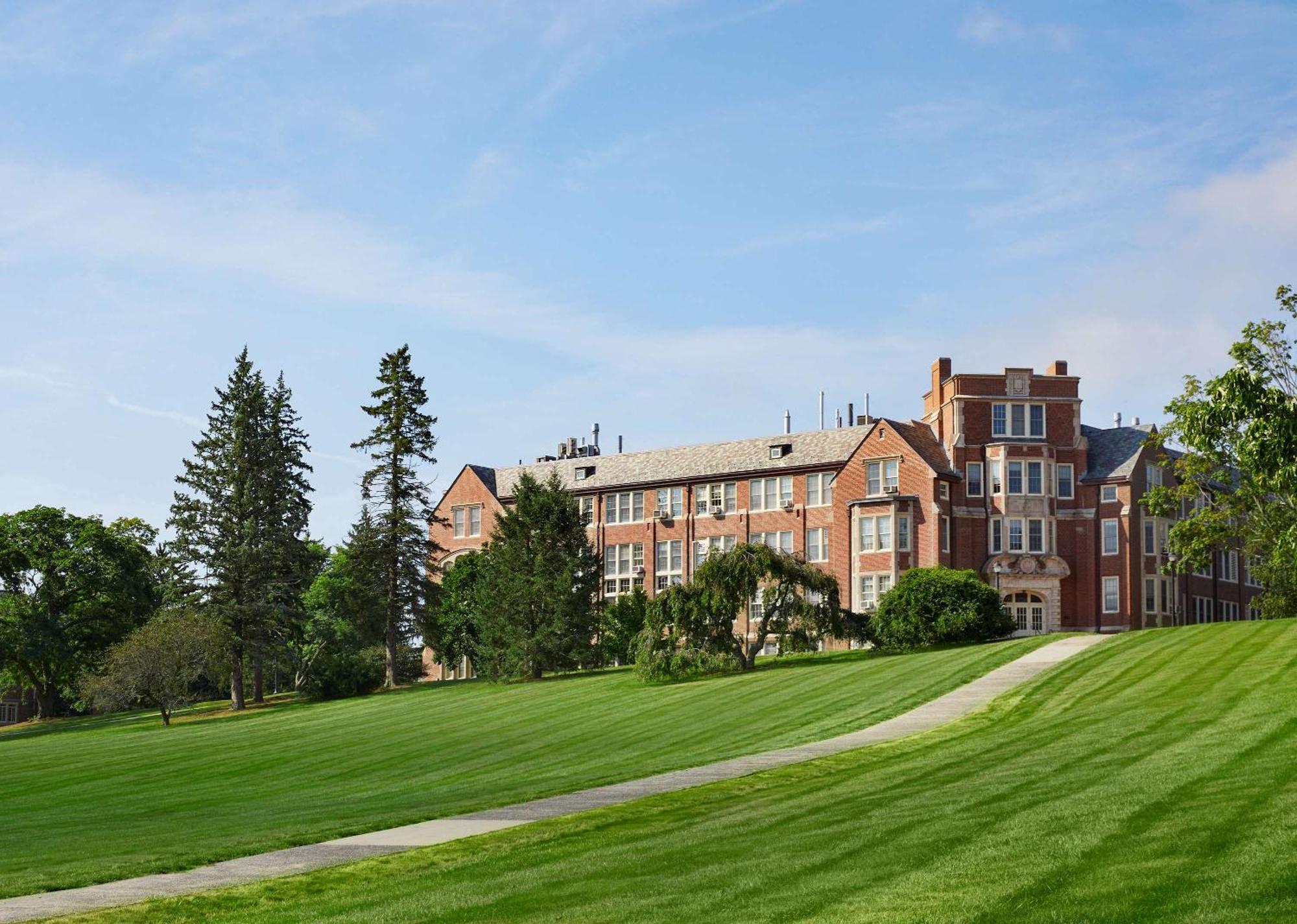 Graduate By Hilton Storrs Hotel Exterior photo