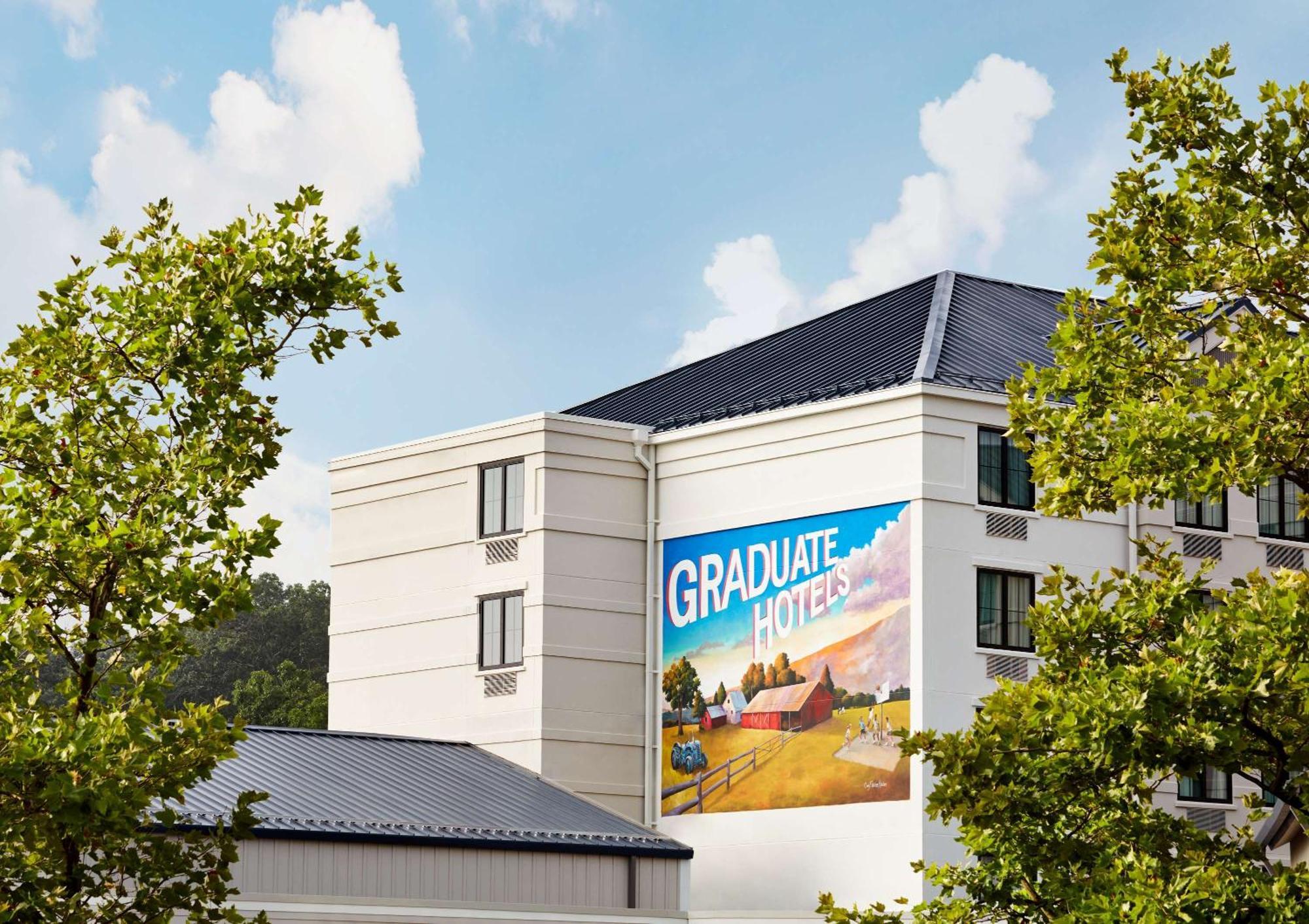 Graduate By Hilton Storrs Hotel Exterior photo