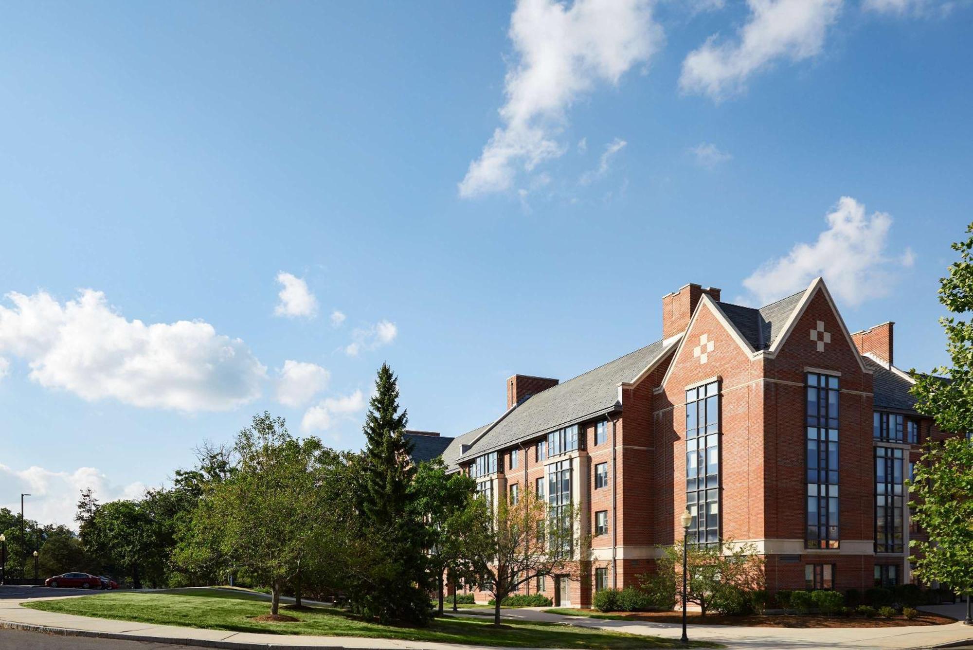 Graduate By Hilton Storrs Hotel Exterior photo